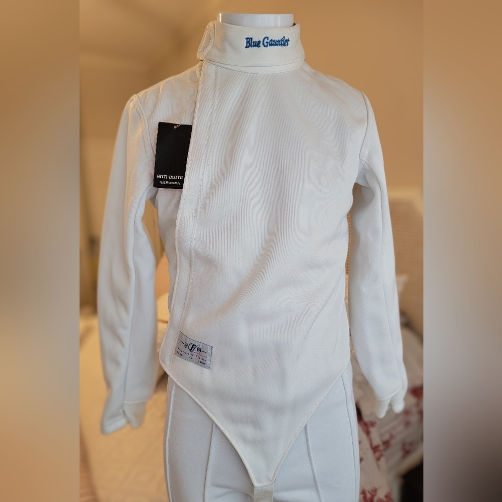 NWT Blue Gauntlet Stretch Fencing Jacket, 350NW, Kids 36/Adult X-Small, LH